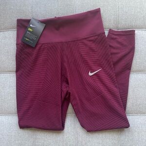 NWT Nike Epic Lux Tight Fit Mid Rise Full Length Legging